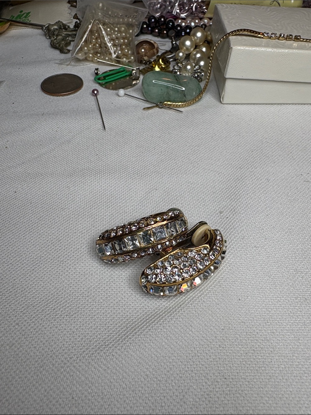 Source Unknown Gold and Clear Crystal Hoop Earrings